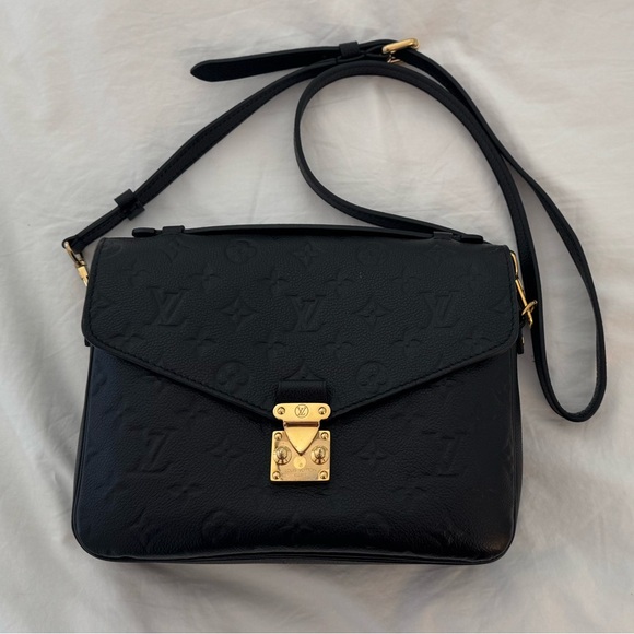 Louis Vuitton Pochette Métis Monogram Empreinte Black Leather. Used 1x! Pristine - Picture 5 of 16
